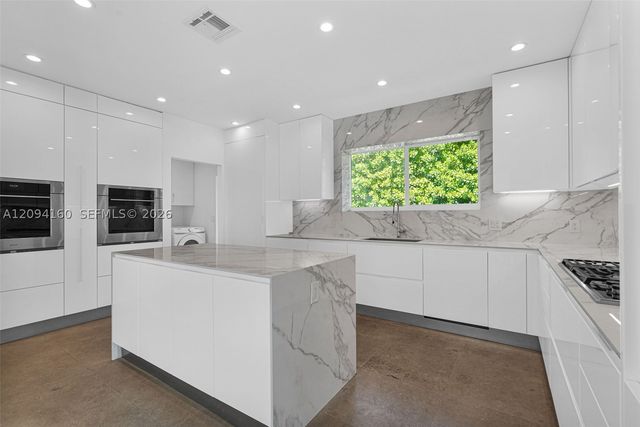 205 N Hibiscus Dr, Miami Beach, FL 33139