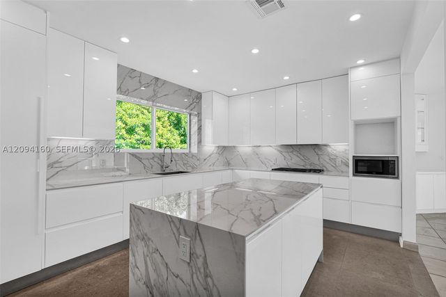 205 N Hibiscus Dr, Miami Beach, FL 33139