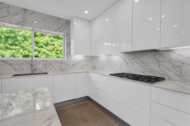 205 N Hibiscus Dr, Miami Beach, FL 33139