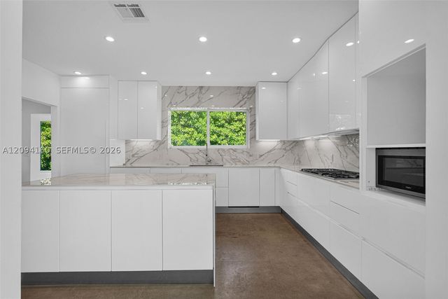 205 N Hibiscus Dr, Miami Beach, FL 33139