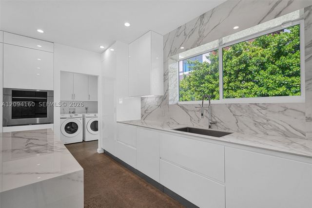 205 N Hibiscus Dr, Miami Beach, FL 33139