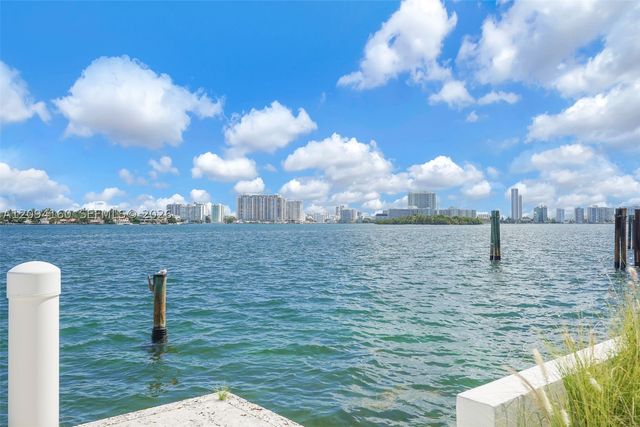 205 N Hibiscus Dr, Miami Beach, FL 33139