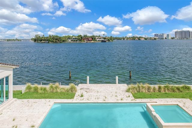 205 N Hibiscus Dr, Miami Beach, FL 33139