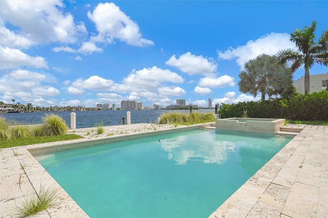 205 N Hibiscus Dr, Miami Beach, FL 33139