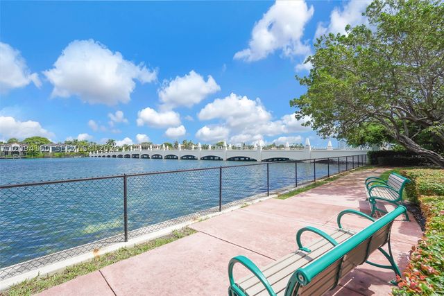 205 N Hibiscus Dr, Miami Beach, FL 33139