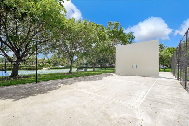 205 N Hibiscus Dr, Miami Beach, FL 33139