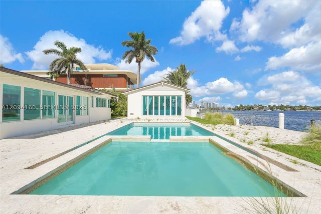 205 N Hibiscus Dr, Miami Beach, FL 33139