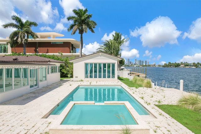 205 N Hibiscus Dr, Miami Beach, FL 33139