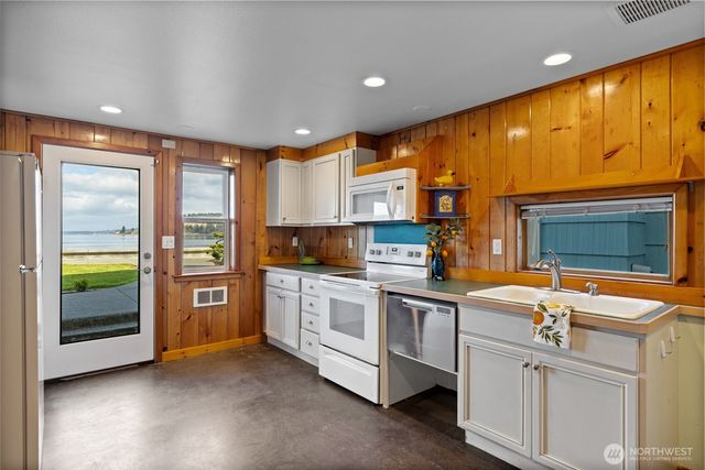 1834 Day Island Blvd W, University Place, WA 98466