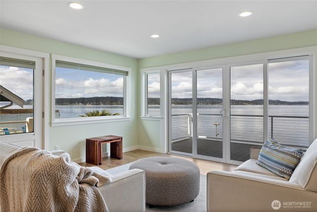 1834 Day Island Blvd W, University Place, WA 98466