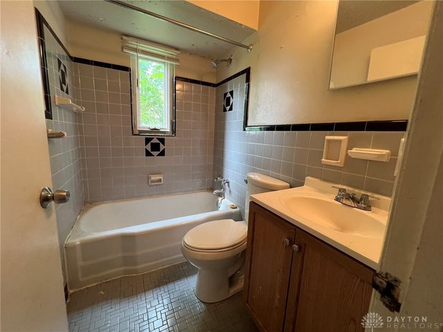 1758 Tuxworth Avenue, Cincinnati, OH 45238