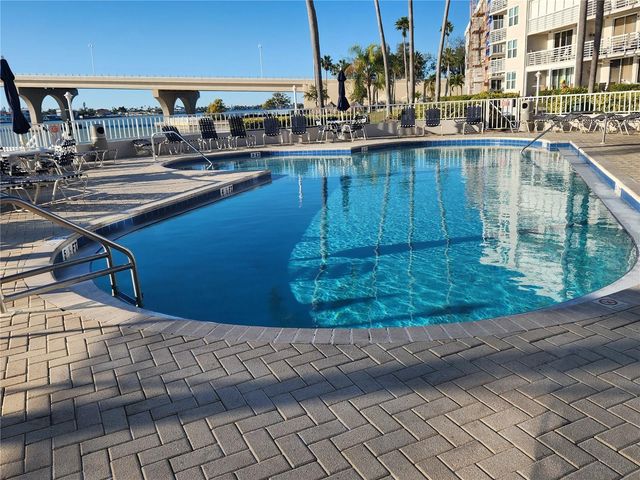 5901 BAHIA DEL MAR CIRCLE 124, St Petersburg, FL 33715