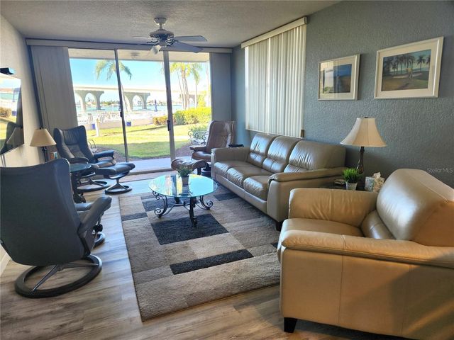 5901 BAHIA DEL MAR CIRCLE 124, St Petersburg, FL 33715