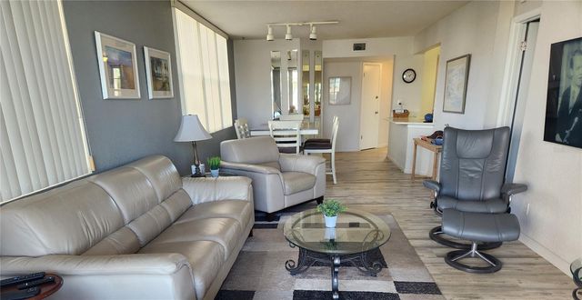 5901 BAHIA DEL MAR CIRCLE 124, St Petersburg, FL 33715