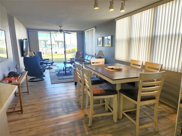 5901 BAHIA DEL MAR CIRCLE 124, St Petersburg, FL 33715