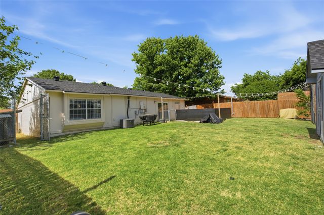 2326 Idlewood Drive, Arlington, TX 76014