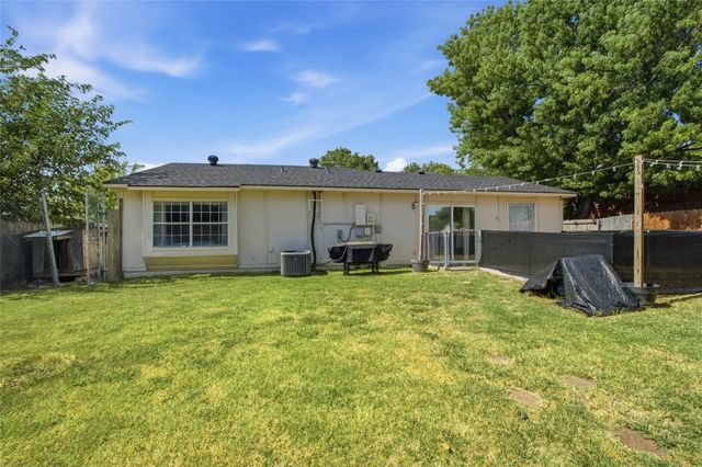 2326 Idlewood Drive, Arlington, TX 76014
