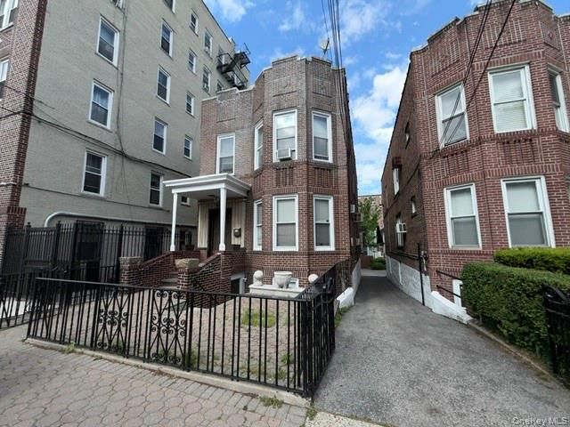 1752 Mahan Avenue, Bronx, NY 10461