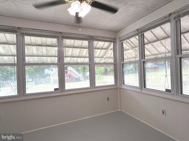1715 GIRARD ST NE, Washington, DC 20018