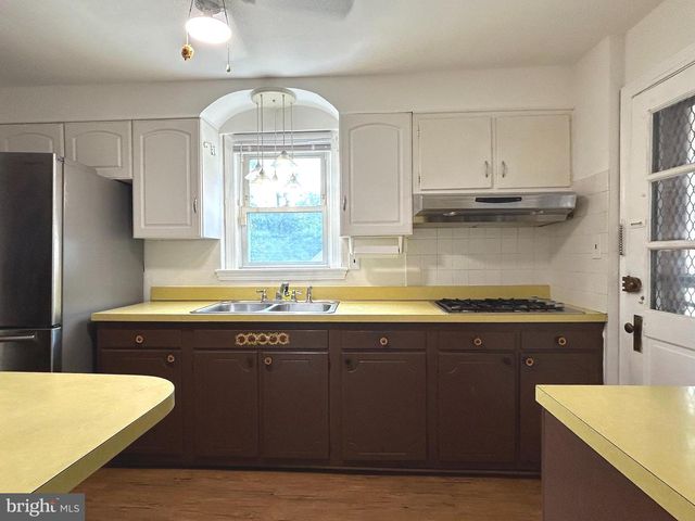 1715 GIRARD ST NE, Washington, DC 20018