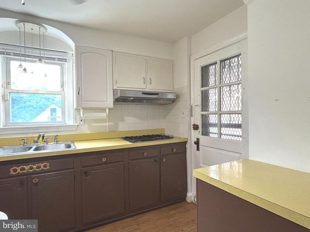 1715 GIRARD ST NE, Washington, DC 20018