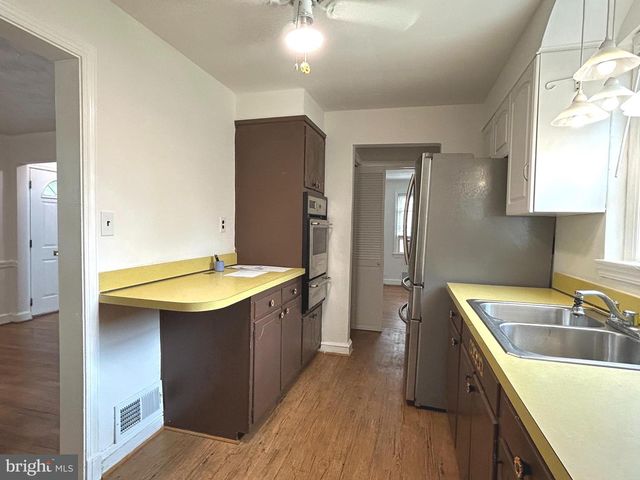 1715 GIRARD ST NE, Washington, DC 20018
