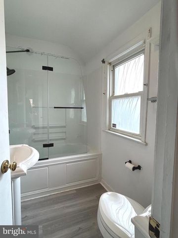 1715 GIRARD ST NE, Washington, DC 20018