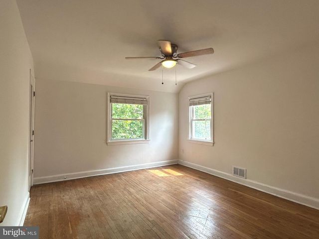 1715 GIRARD ST NE, Washington, DC 20018