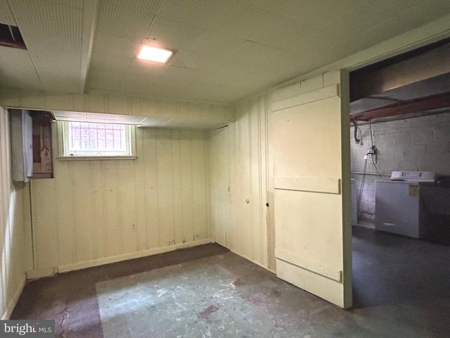 1715 GIRARD ST NE, Washington, DC 20018