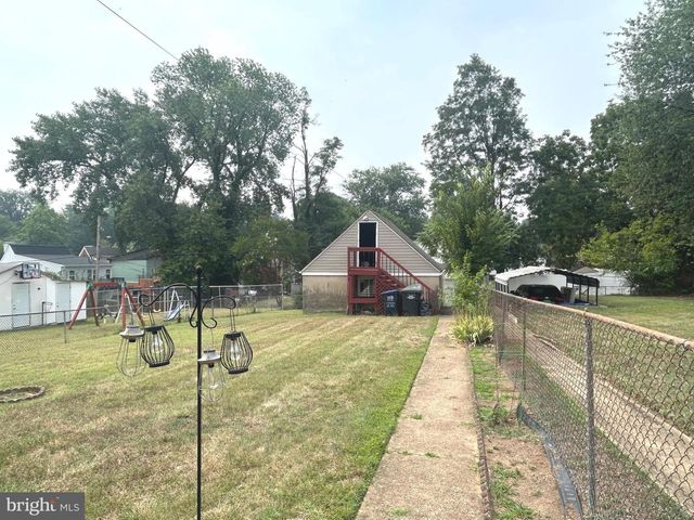 1715 GIRARD ST NE, Washington, DC 20018