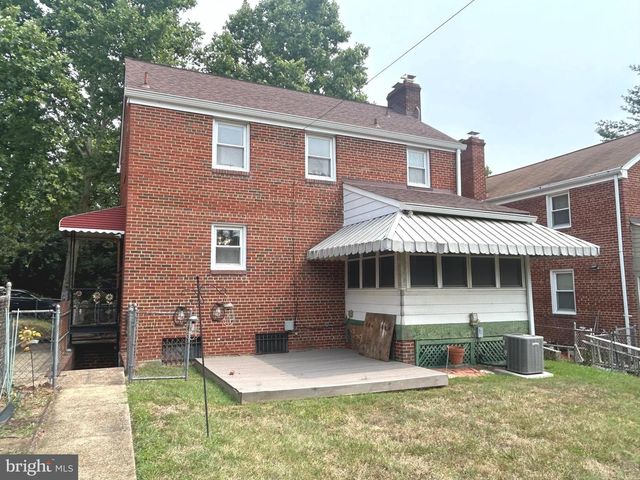 1715 GIRARD ST NE, Washington, DC 20018