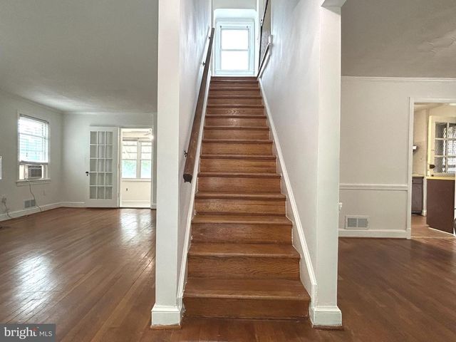 1715 GIRARD ST NE, Washington, DC 20018