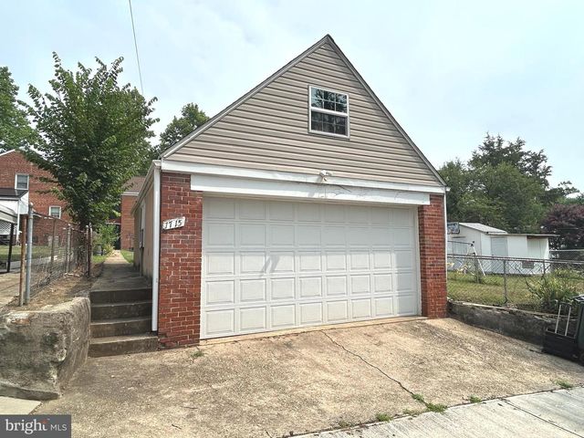 1715 GIRARD ST NE, Washington, DC 20018