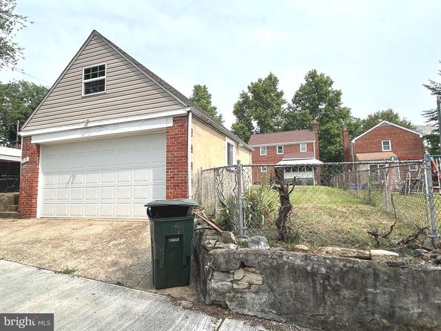 1715 GIRARD ST NE, Washington, DC 20018