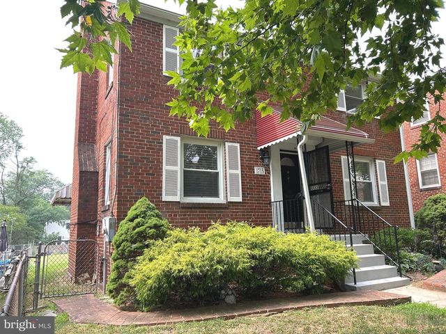 1715 GIRARD ST NE, Washington, DC 20018