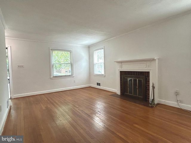 1715 GIRARD ST NE, Washington, DC 20018