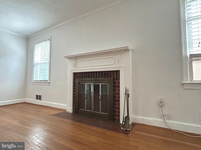 1715 GIRARD ST NE, Washington, DC 20018