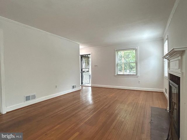 1715 GIRARD ST NE, Washington, DC 20018