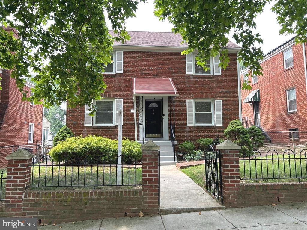 1715 GIRARD ST NE, Washington, DC 20018