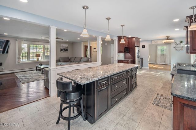 7 Garrison Lane, Clifton Park, NY 12019