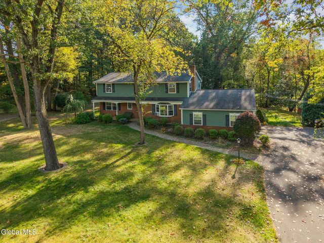 7 Garrison Lane, Clifton Park, NY 12019
