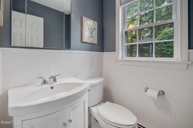 7 Garrison Lane, Clifton Park, NY 12019