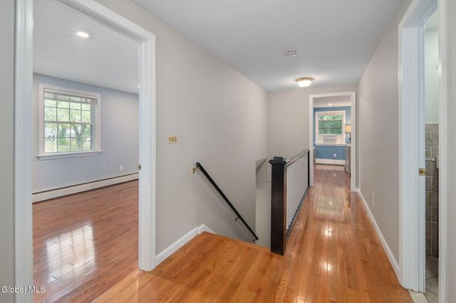 7 Garrison Lane, Clifton Park, NY 12019