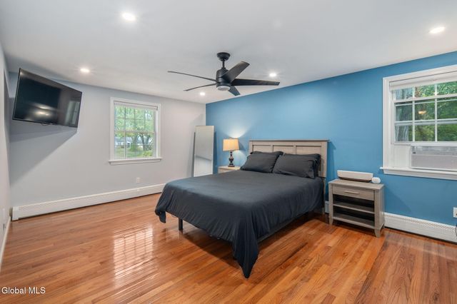 7 Garrison Lane, Clifton Park, NY 12019