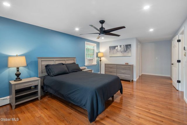 7 Garrison Lane, Clifton Park, NY 12019