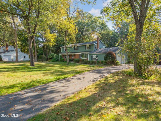 7 Garrison Lane, Clifton Park, NY 12019