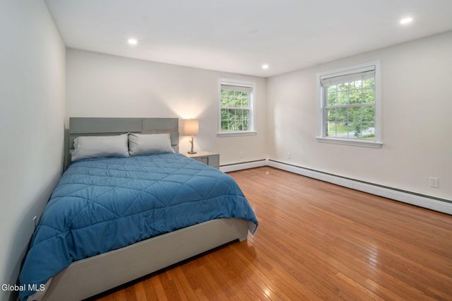 7 Garrison Lane, Clifton Park, NY 12019