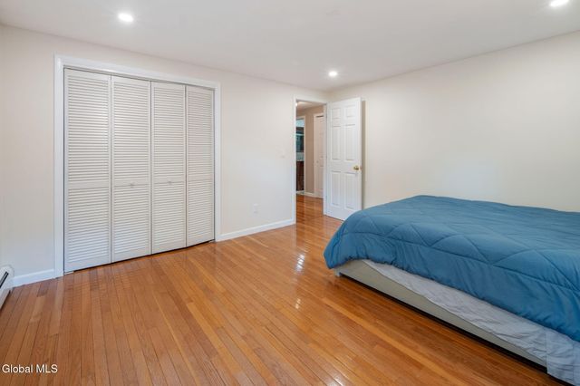 7 Garrison Lane, Clifton Park, NY 12019