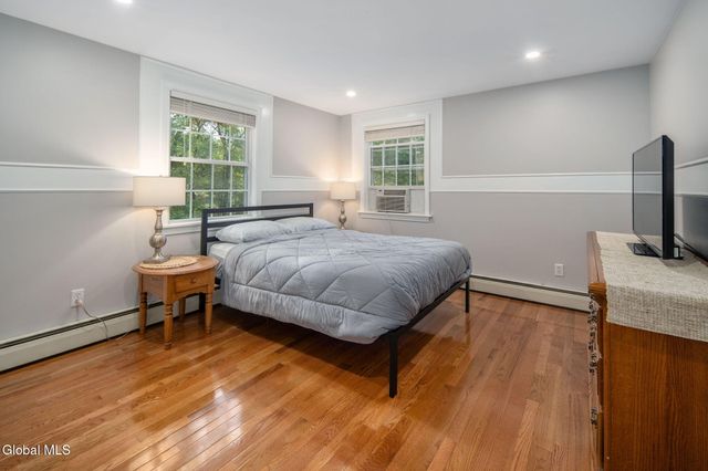 7 Garrison Lane, Clifton Park, NY 12019