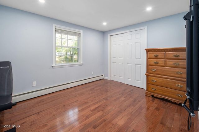 7 Garrison Lane, Clifton Park, NY 12019